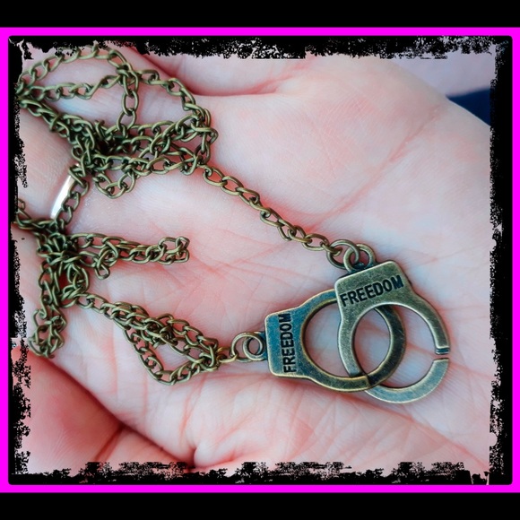 🆕 Freedom Handcuff Steam Punk Necklace - Picture 2 of 12